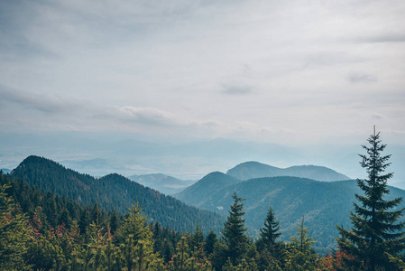 斯洛伐克自然全景。巧克力山脉是斯洛伐克中北部的山脉, 是 Fatra Tatra 地区的一部分, 内西方喀尔巴阡山。范围是24公