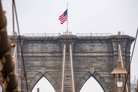 布鲁克林桥拱和悬挂线