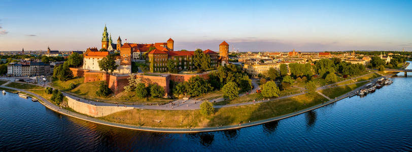 克拉科夫, 波兰, 瓦维尔城堡和维斯瓦河河的宽广的全景