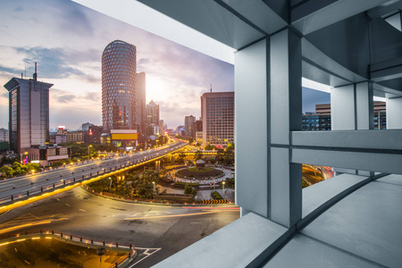 窗外城市夜景鸟瞰图图片