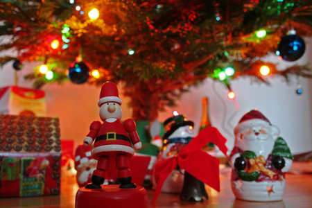 圣诞装饰树和灯