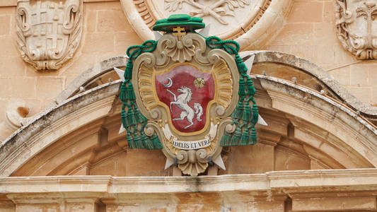 姆迪纳马耳他。姆迪纳城圣保罗大教堂的建筑细节。姆迪纳是马耳他受欢迎的旅游胜地。
