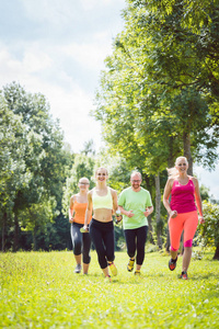 家庭与个人健身教练慢跑