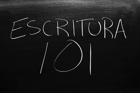 单词 Escritura 101 在粉笔黑板上。翻译 写作101
