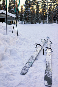 罗瓦涅米冬天滑雪在农场
