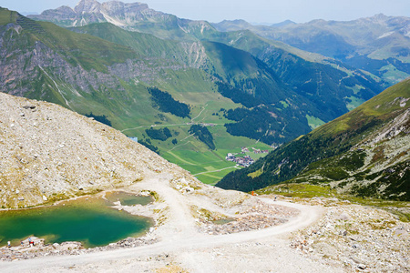 在蒂罗尔山区和森林景观。奥地利，Hintertux 地区