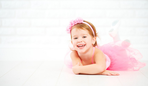 小儿童女孩都梦想成为芭蕾舞演员的