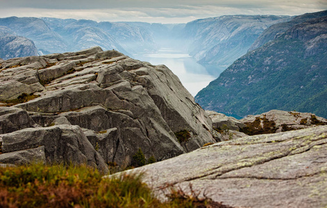 在挪威盖从悬崖上观