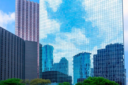 休斯顿市区摩天大楼蓝色天空镜