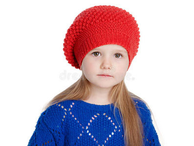 戴红帽的小女孩笑了