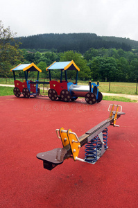 儿童游乐场跷跷板和火车
