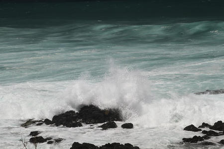 飞溅的海浪