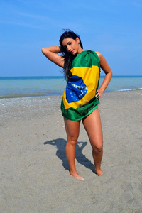 巴西国旗的女孩。