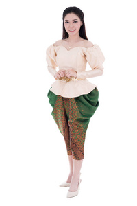 在白色背景下被隔绝的泰国传统礼服的愉快的美丽的妇女