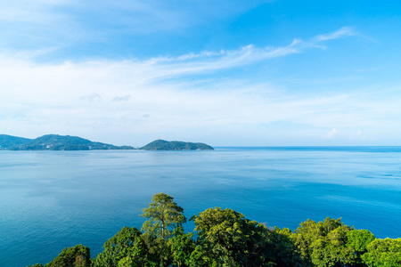 鸟瞰与美丽的热带海和海滩风景为