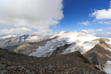 首脑会议在陶恩山阿尔卑斯山，奥地利 Grossvenediger 南脸山冰川全景