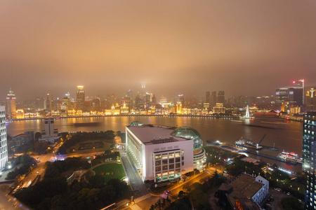 现代的城市夜景，上海浦东，陆家嘴，