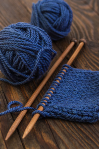 羊毛球蓝颜色和木针针织