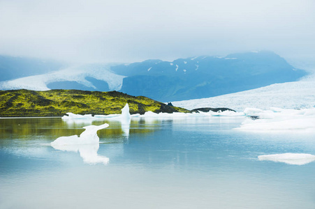 冰川湖，冰岛的冰山