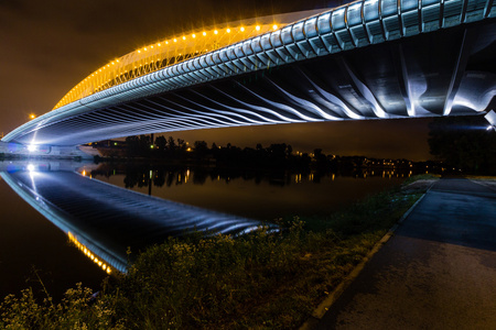 Troja 桥的夜景