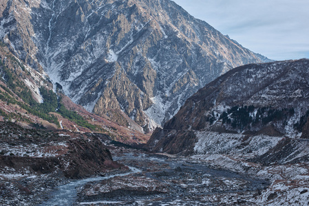 山与峰之间的景观，山与峰之间的景观