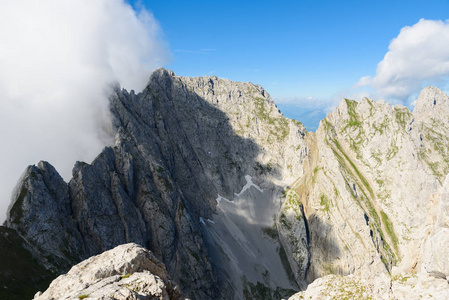 山在云彩在 Ellmauer 暂停, 狂放的凯撒山奥地利接近 Gruttenhuette, 去, 蒂罗尔, 奥地利徒步旅行在
