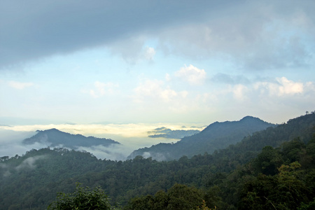 雾山丘陵景观 层与雾山