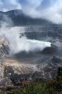 活跃的火山与山脉