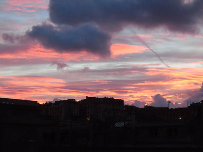 美丽的照片, 一个惊人的日落在 Genova 城市的建筑物