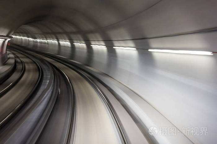 运动模糊的地铁进入隧道,抽象背景