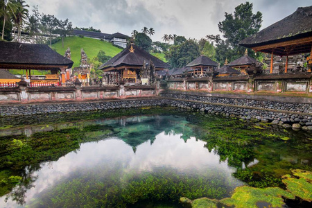 泉水 Empul 圣水，巴厘岛