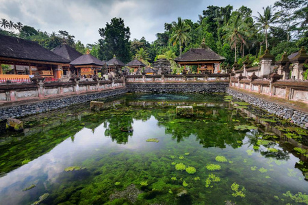 泉水 Empul 圣水，巴厘岛