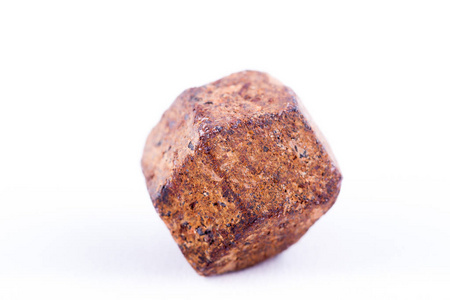 宏石矿物石榴石白色背景图片