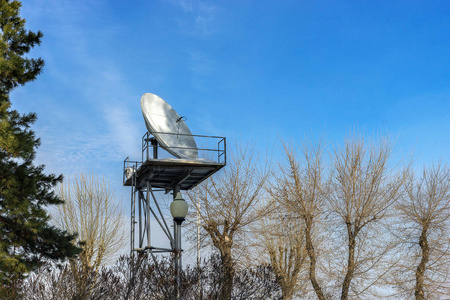 卫星接收天线信号传输