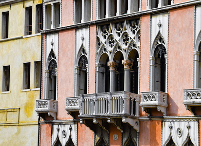 在威尼斯的窗口的看法, 意大利