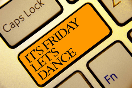 概念性手写显示 s 是星期五让我们跳舞吧。商务照片文本庆祝开始周末去党迪斯科音乐金黄灰色计算机键盘以黄色按钮黑颜色