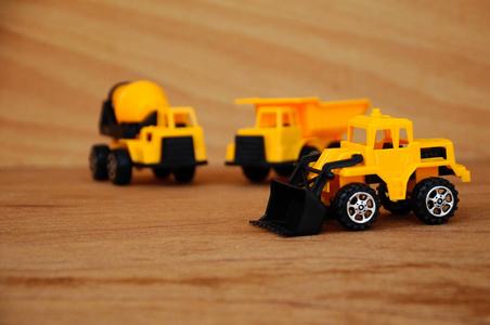 群小重型施工机械玩具 卡车 推土机和混凝土搅拌机