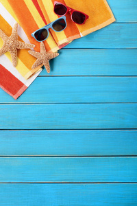 海滩场景与蓝色的木地板