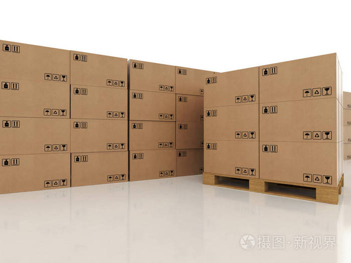 堆栈的封闭纸板箱