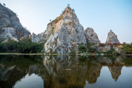 美丽的风景的水库和山在考非淋菌性尿道炎岩石公园的我