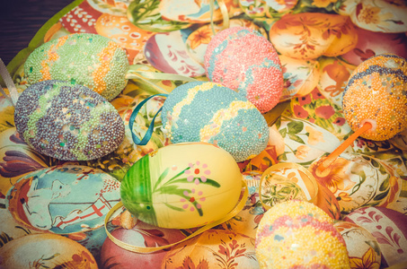 在桌子上的复活节彩蛋