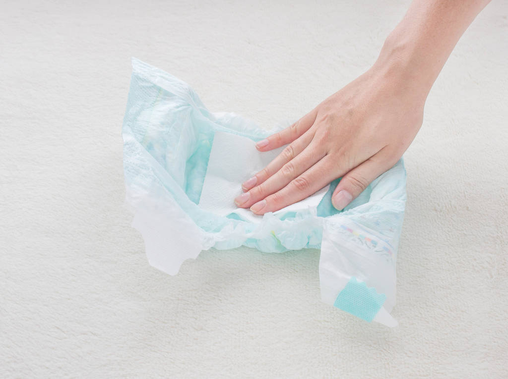 欧阳娜娜姐姐住杭州200平房给娃换尿布嫌臭老公出镜帅气洁癖