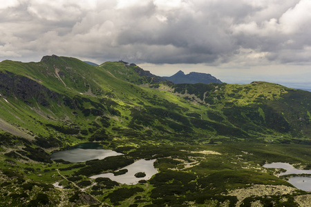 Gasienicowa 山谷在6月。Tatra 山。波兰