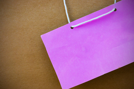 粉红色复古风格的名字标签在木纸背景插图