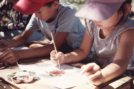 儿童绘画艺术户外活动, 蒙台梭利家庭教育教育