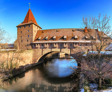 在德国纽伦堡城 Pegnitz 河的河边