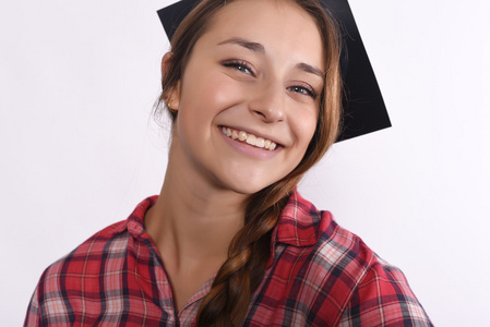 年轻的女孩毕业帽