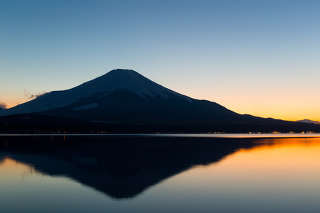 富士山和日落山中湖图片