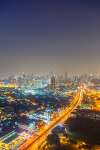 曼谷城市景观 商务区与高的大厦，到了晚上，曼谷，泰国