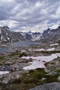 Titcomb 盆地上下琼湖沿风河山脉, 落基山脉, 怀俄明州, 从背包徒步旅行小径到 Titcomb 盆地从埃尔克哈特公园克里